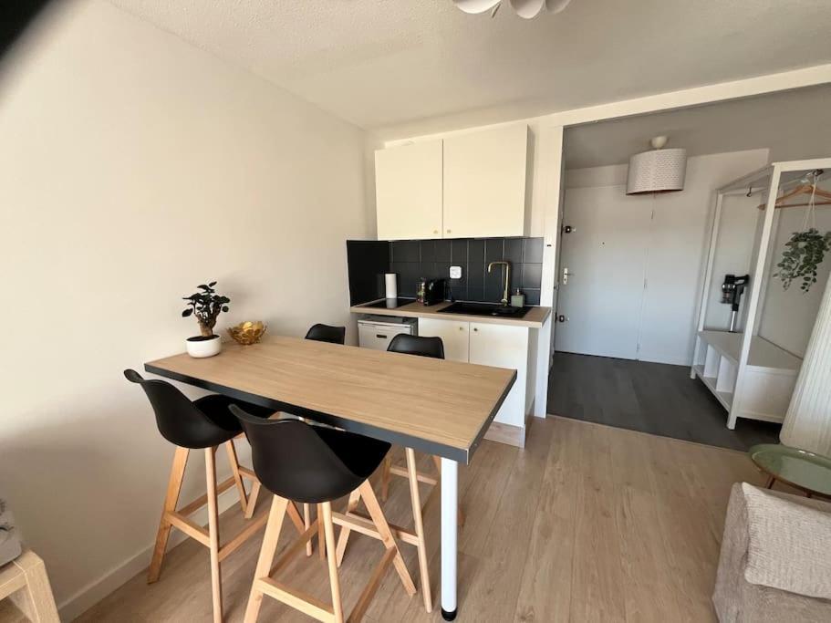 Studio Vue Mer Avec Piscine Et Terrain De Tennis Sausset-les-Pins Exteriér fotografie