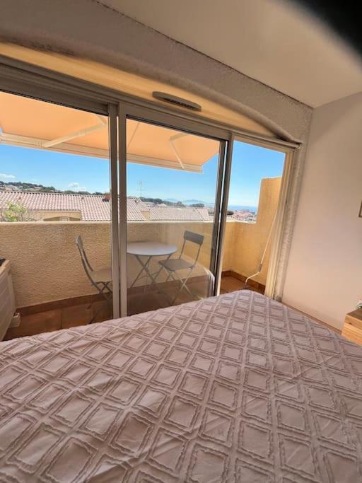 Studio Vue Mer Avec Piscine Et Terrain De Tennis Sausset-les-Pins Exteriér fotografie